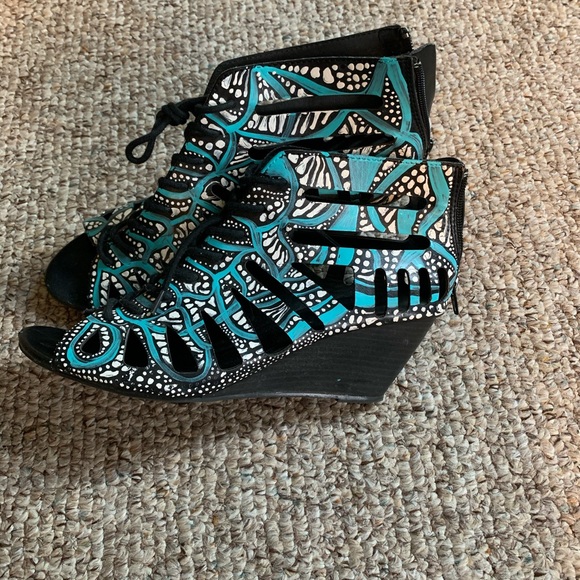 Hand painted, one of a kind shoes. - Picture 2 of 5